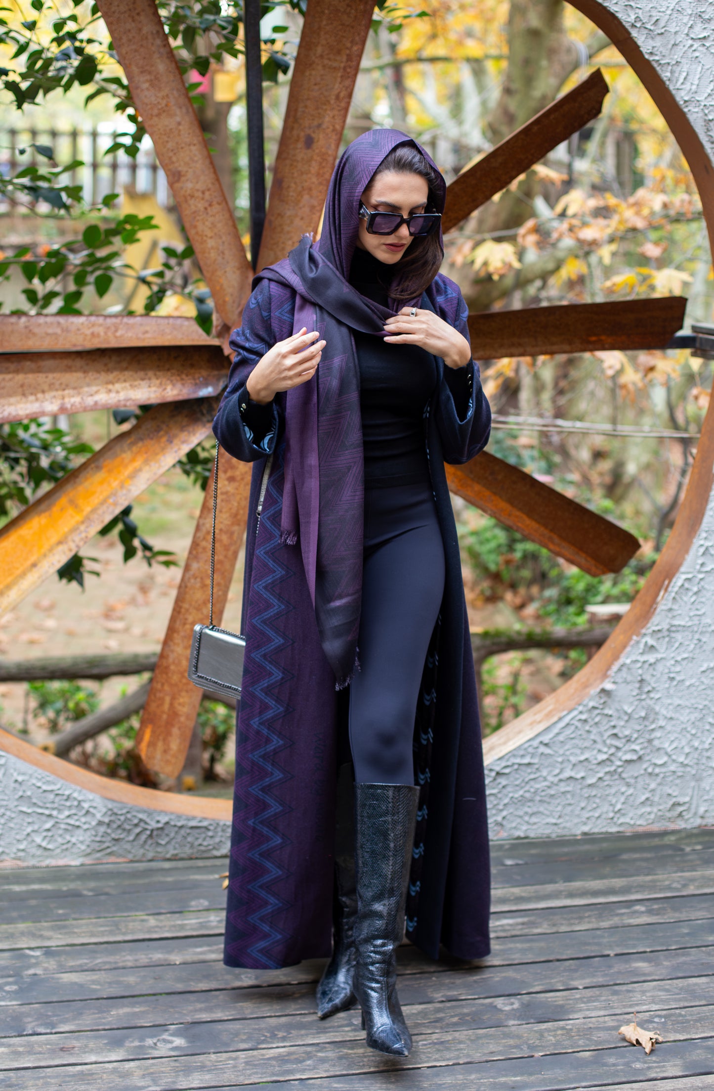 Elegant purple wool abaya with blue and purple printed lining