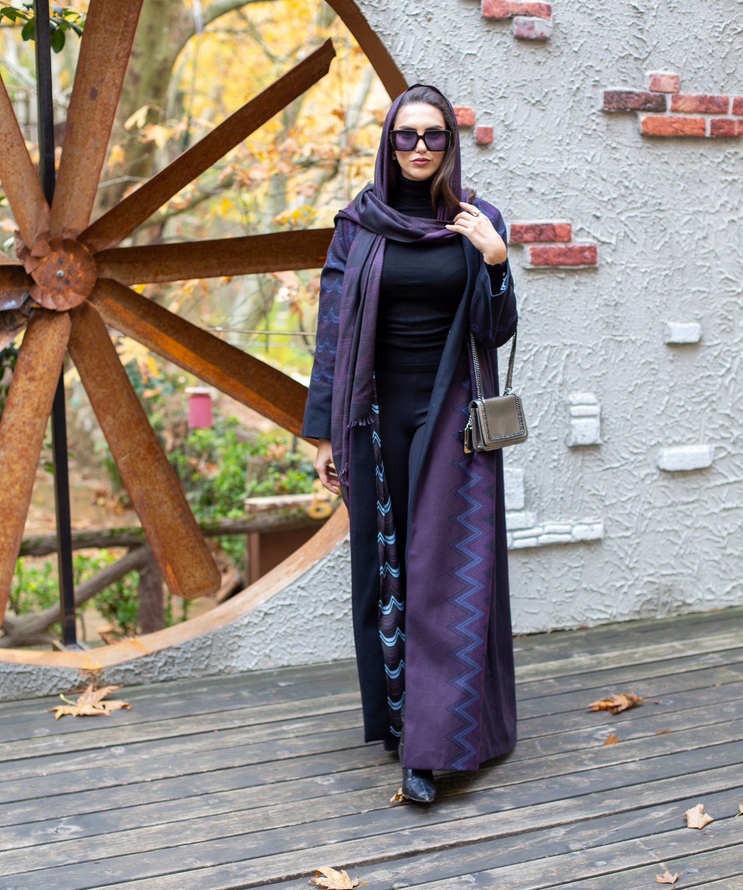 Elegant purple wool abaya with blue and purple printed lining