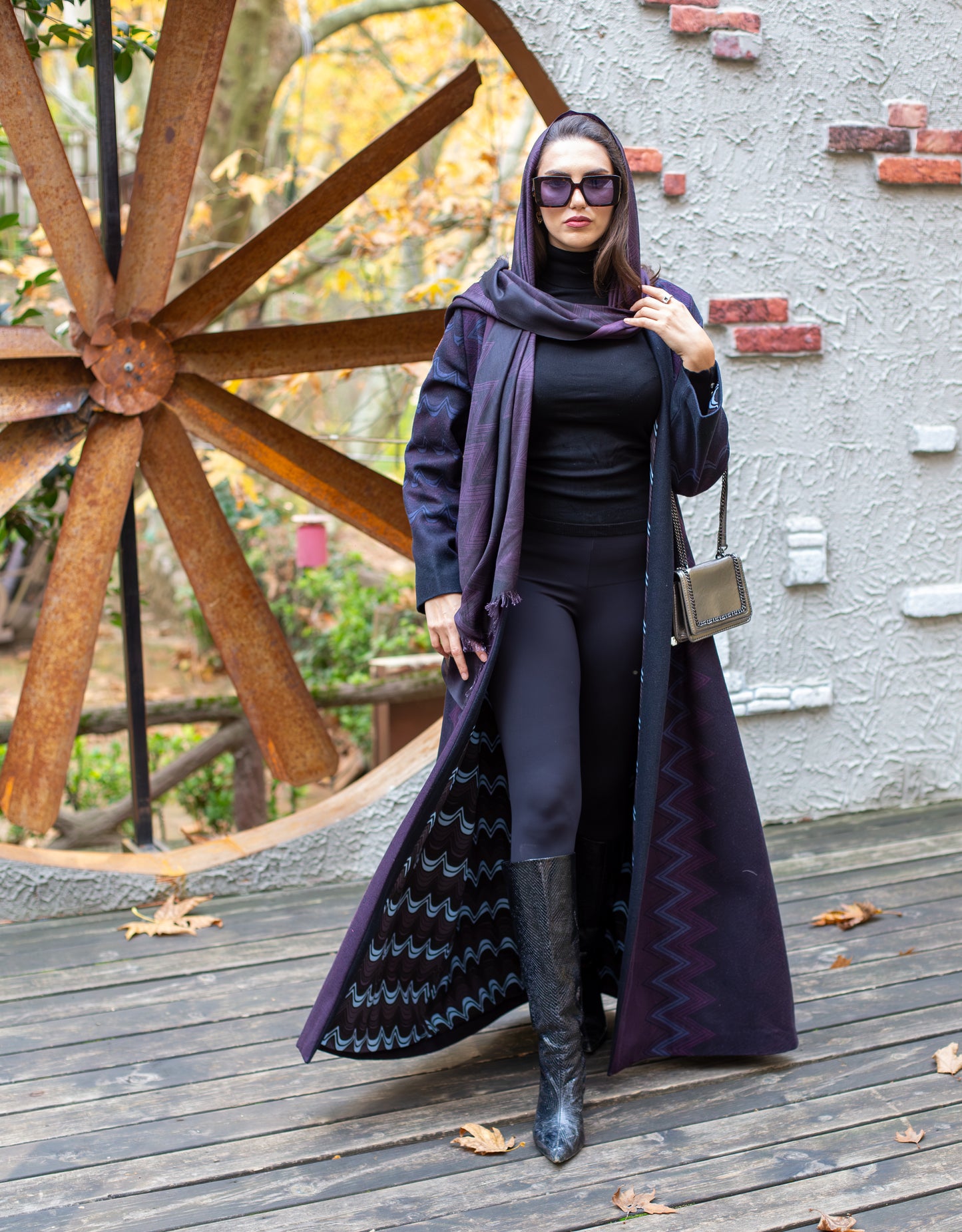 Elegant purple wool abaya with blue and purple printed lining