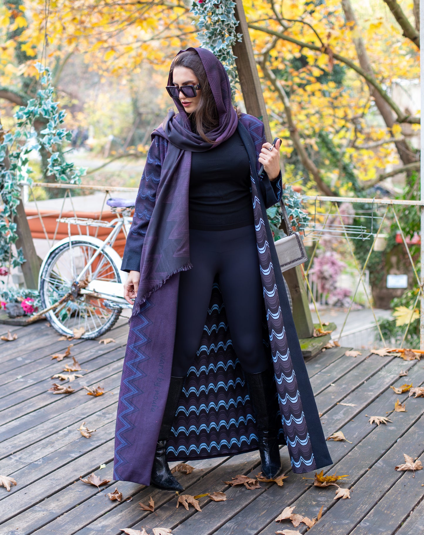 Elegant purple wool abaya with blue and purple printed lining