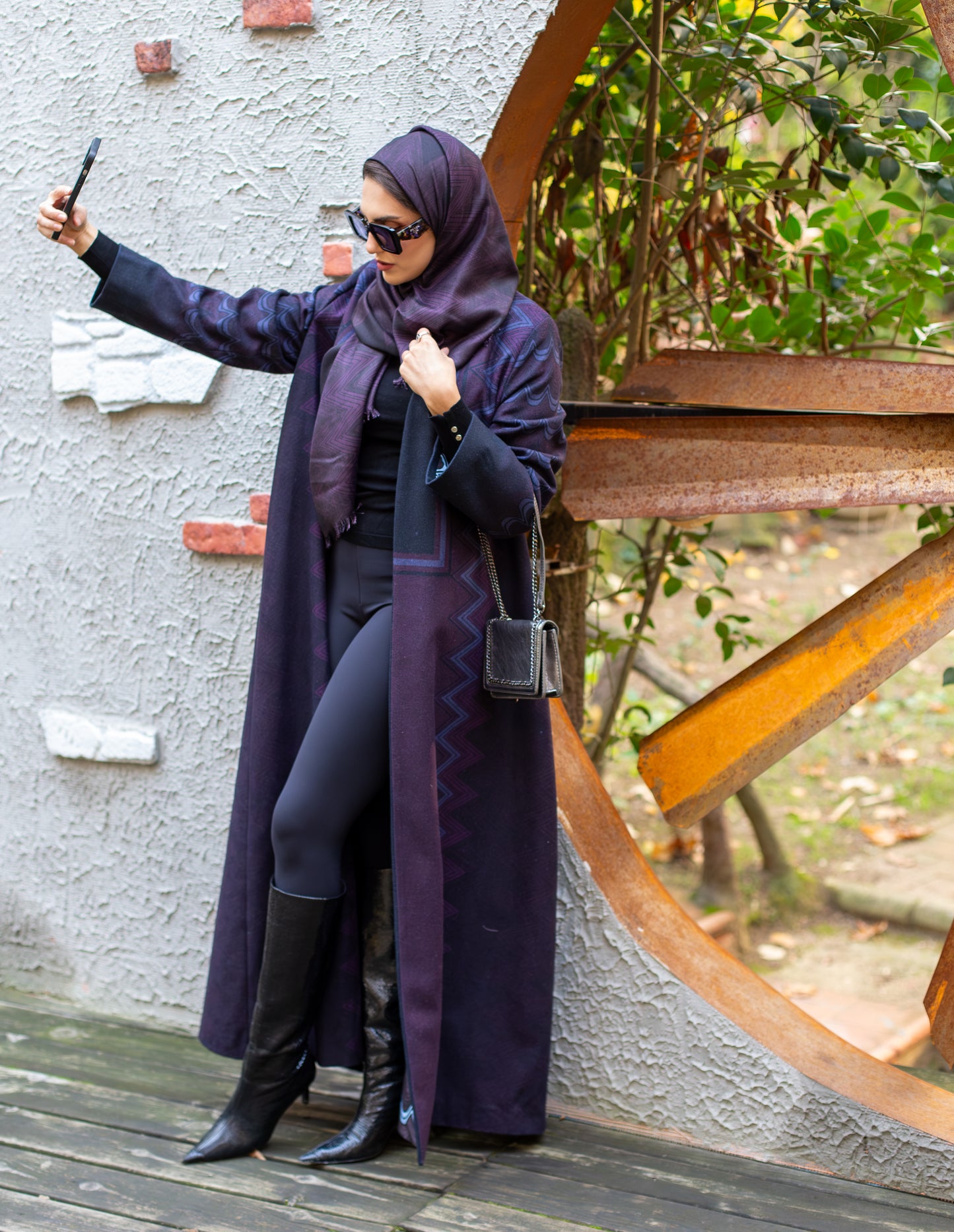 Elegant purple wool abaya with blue and purple printed lining