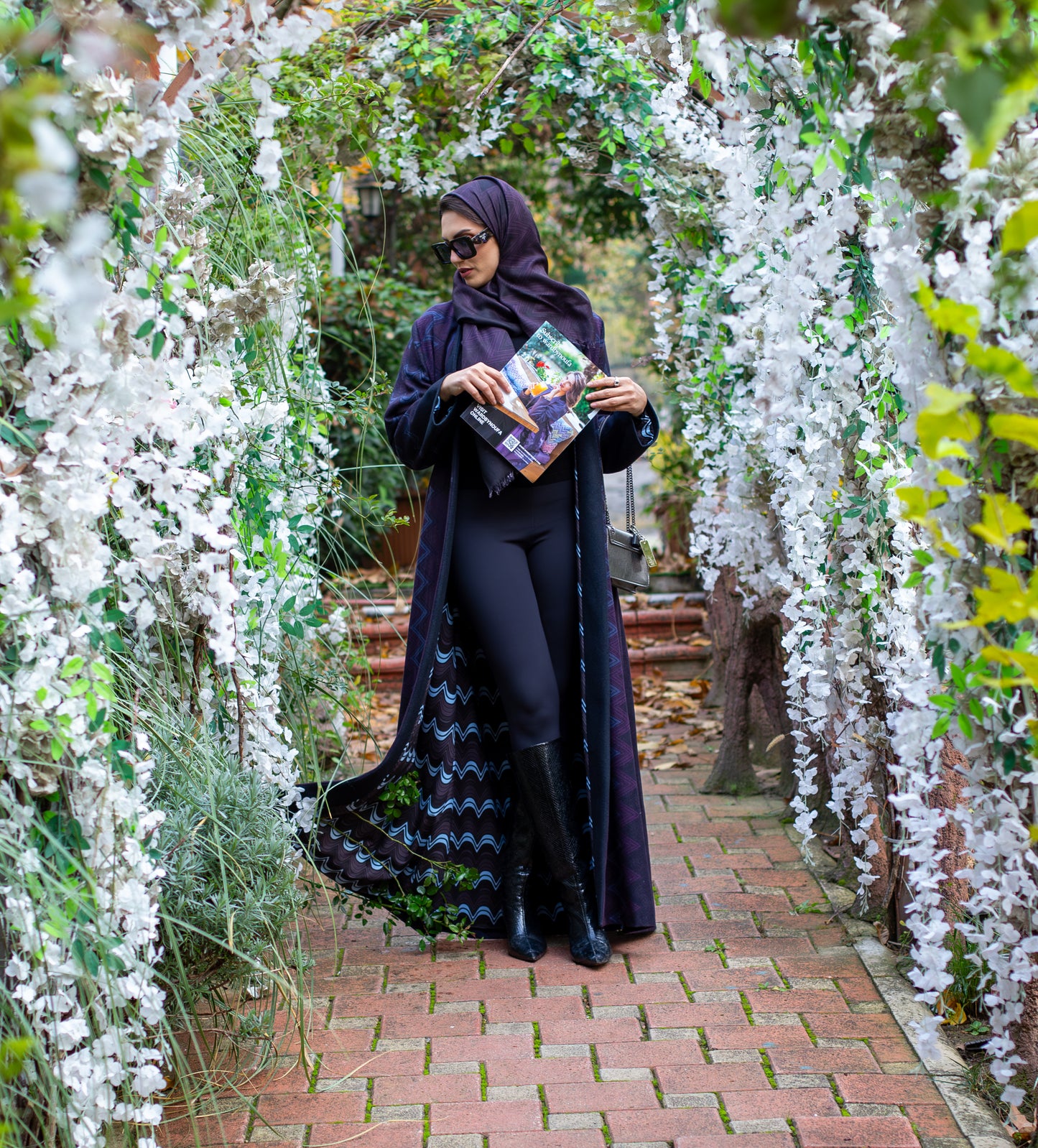 Elegant purple wool abaya with blue and purple printed lining