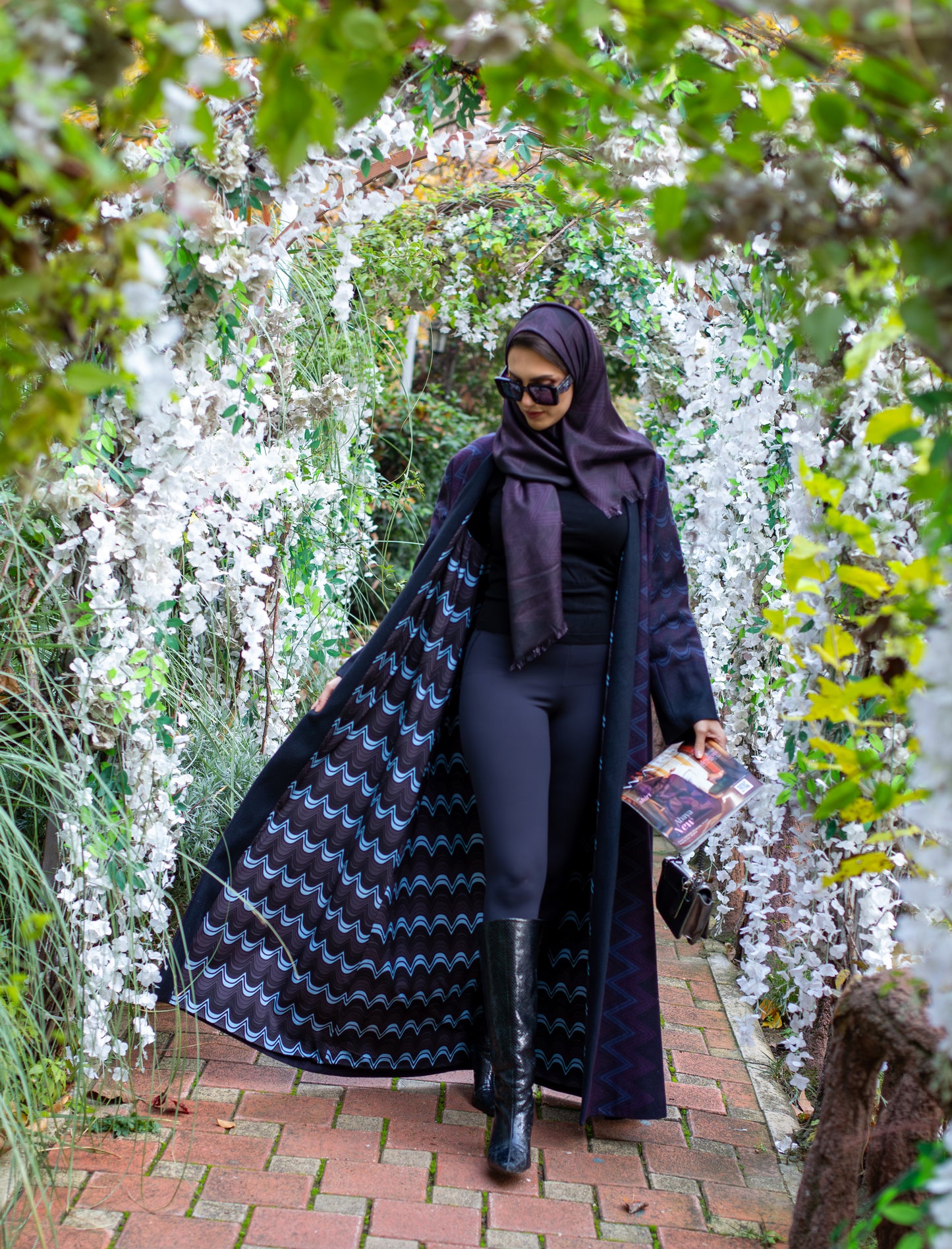 Elegant purple wool abaya with blue and purple printed lining