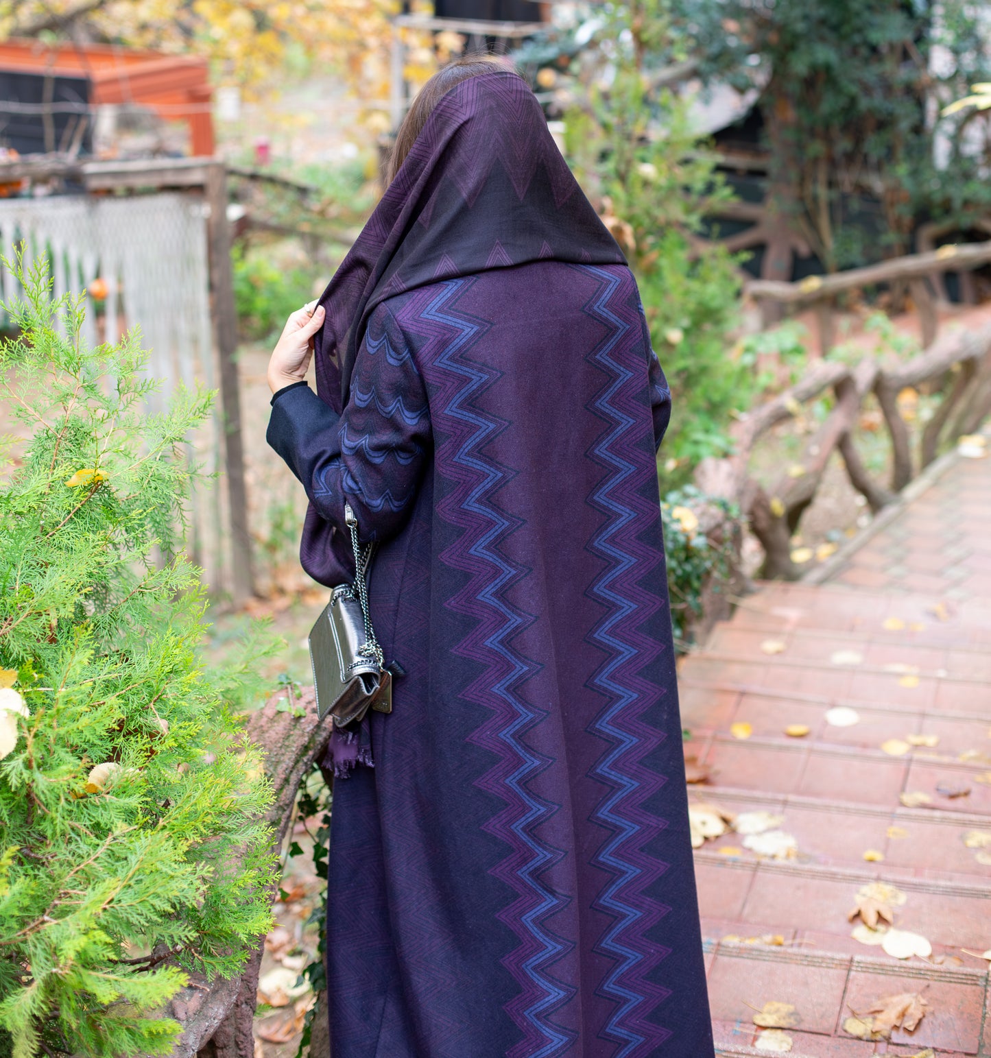 Elegant purple wool abaya with blue and purple printed lining