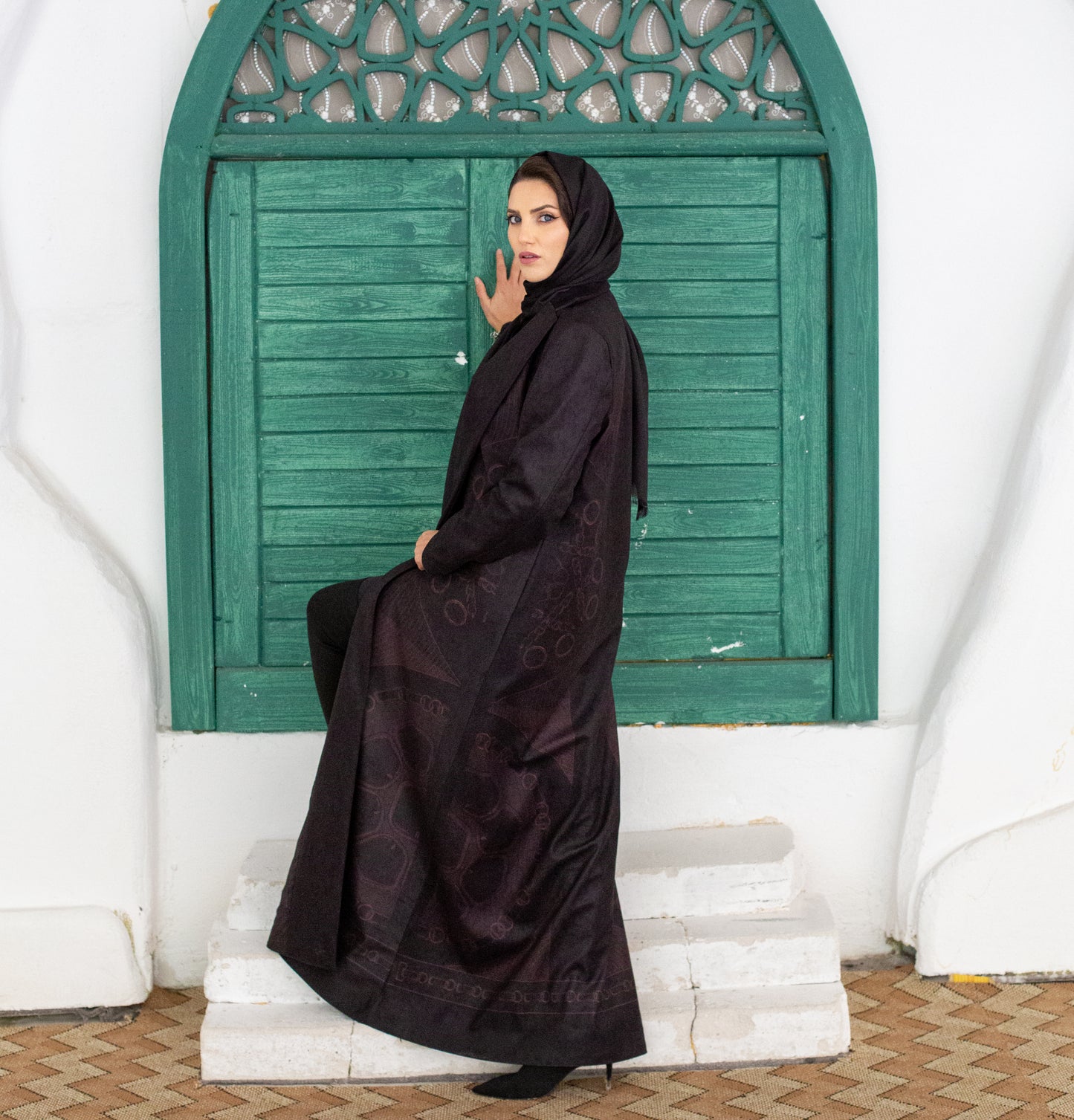 Long brown wool abaya with light orange geometric patterns